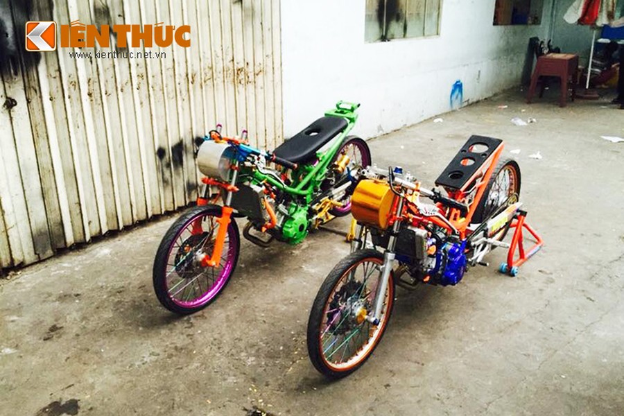 Với sự ảnh hưởng của phong trào chơi  Yamaha Exciter độ dành cho những cuộc đua ngắn Drag đang nổi lên gần đây tại một số nước Đông Nam Á, một biker tại TP HCM đã "lên đời" bộ đôi Exciter 135 cực chất.